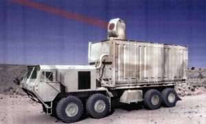 Испытания системы Boeing HEL TD на грузовике HEMTT начались в начале 2011 года на ракетном полигоне White Sands